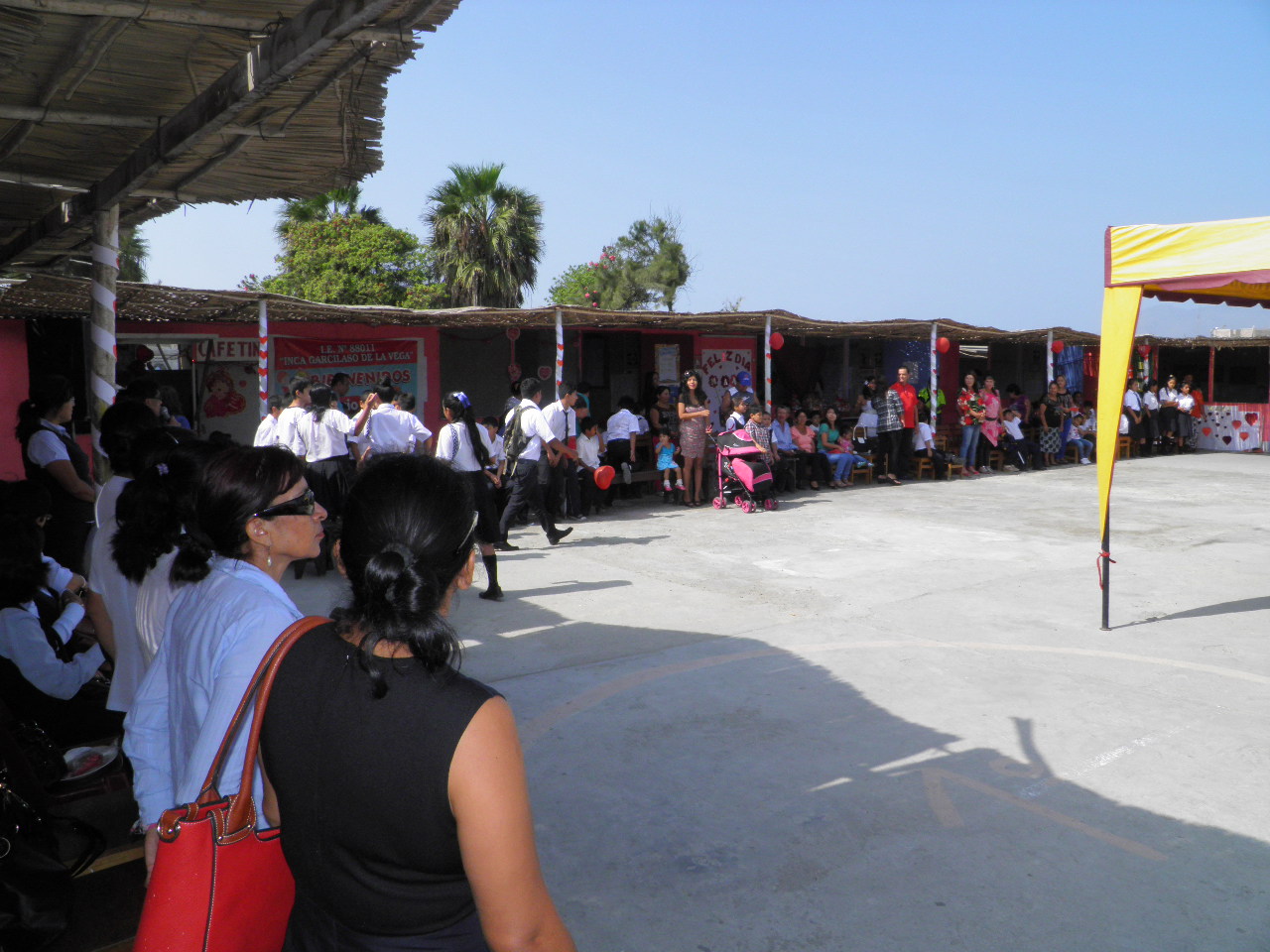 Entre esteras y palos alumnos del “Garcilaso” celebran sus 51 aniversario