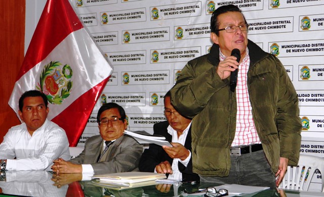 Gasco y sus funcionarios defienden construcción del intercambio vial en el distrito