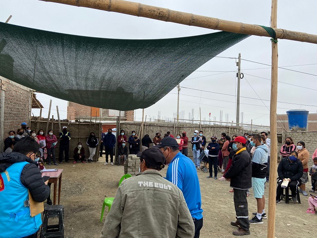 Familias de “Victoria del Sur” reciben información sobre titulación gratuita