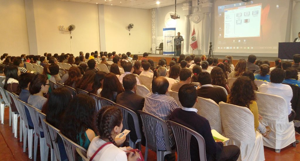 Jóvenes de Chimbote participaron en foro sobre reforma institucional que impulsa Transparencia