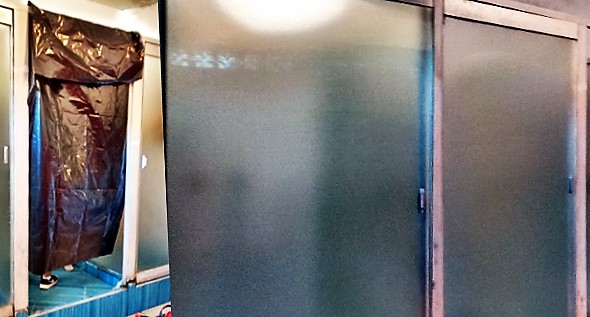 Piden que mejoren limpieza de servicios higiénicos de conocido gimnasio en Chimbote