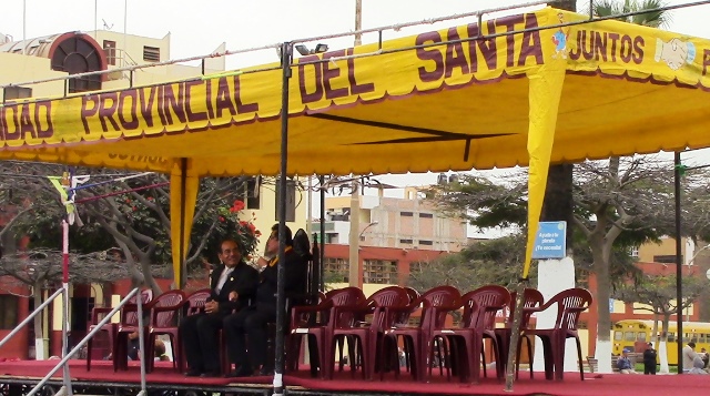 Chimbote: Gobernador pide a autoridades participar en ceremonia de izamiento