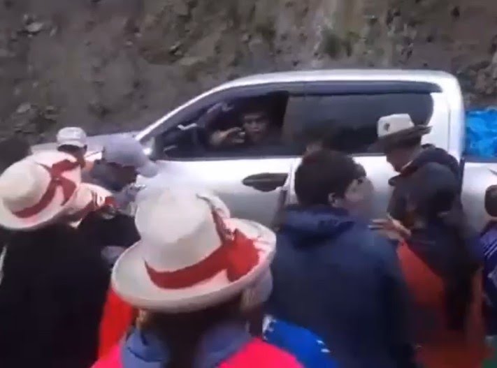  Áncash: golpean a alcalde  por  incumplir chocolatada y no entregar regalos a niños