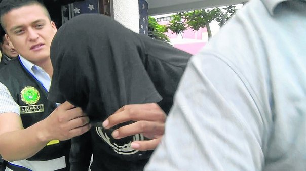 Policía fue brutalmente golpeado por 4 sujetos en Chimbote y le cortaron con un cuchillo