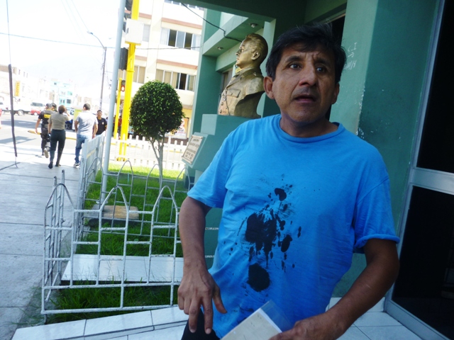 Abusivos golpean a padre de familia porque pedía ser reincorporado en municipio de Chimbote