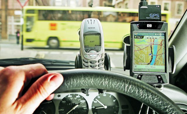 Congresista denuncia que Movistar ofrece servicio GPS a empresas para espiar a trabajadores