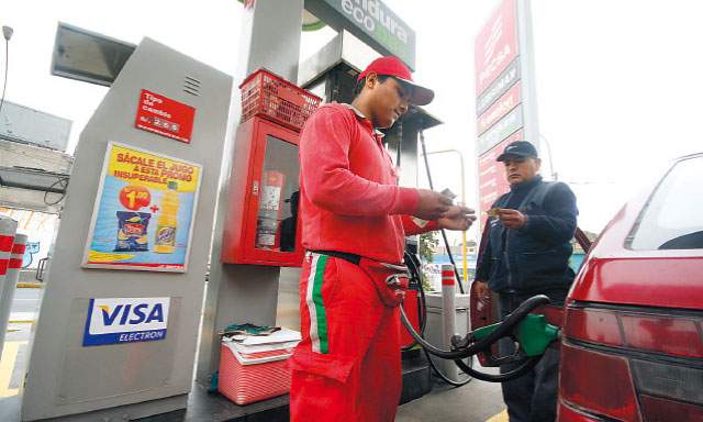Exigen a grifos cumplir con rebaja en precio de combustibles