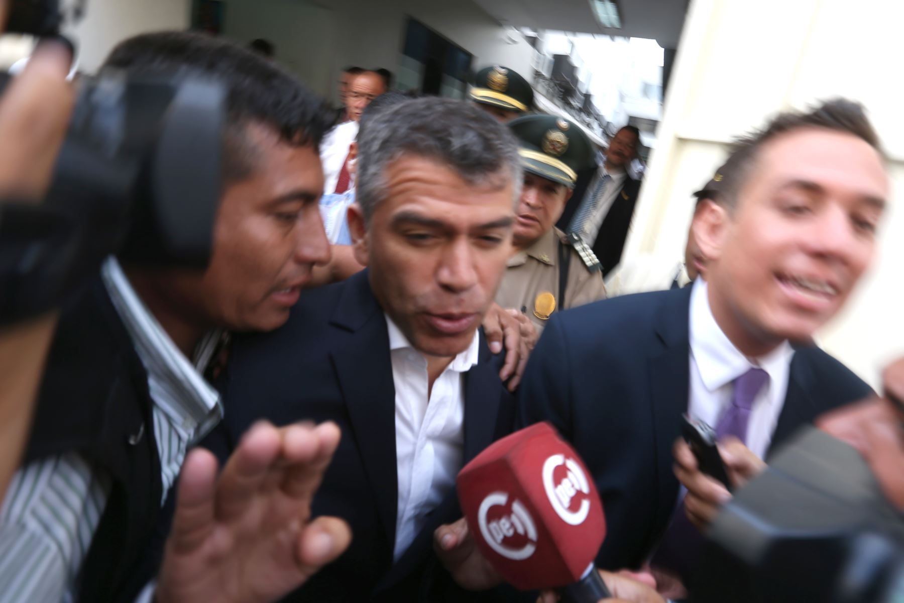 Candidato Guzmán gestionó 55 millones para chuponeo telefónico en gobierno de Humala