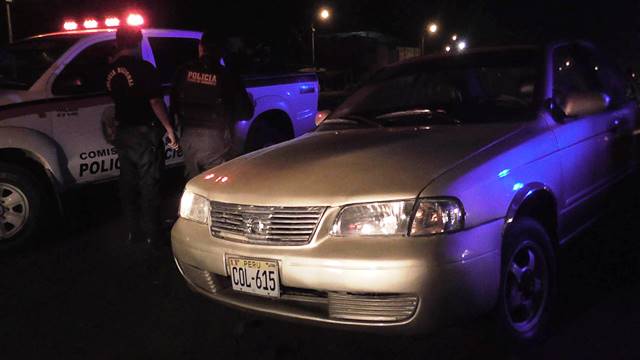 Chimbote: Vehículo es abandonado en avenida Camino Real
