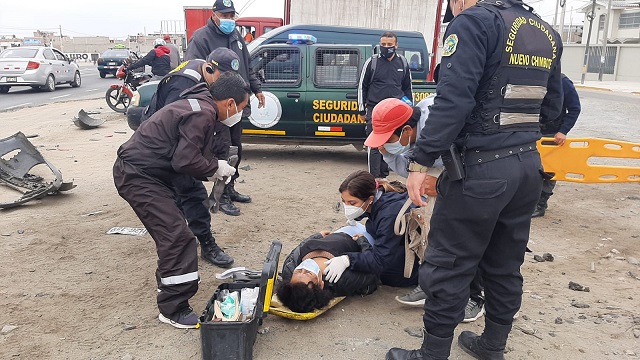 Chofer ebrio ocasionó triple choque y dejó herida grave a transeúnte en Nuevo Chimbote (VIDEO)