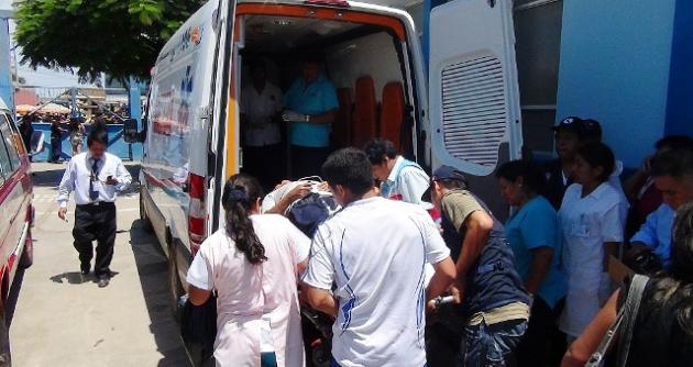 Mecánico salva de morir al despistarse con su motocicleta en la Panamericana Norte en Huarmey