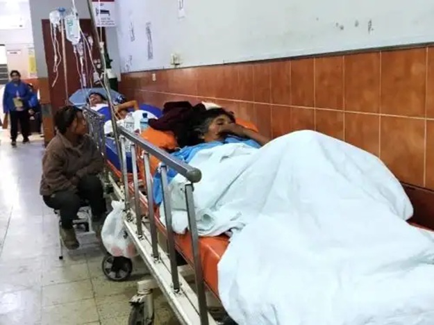 Conductor de una motocarga falleció y 16 quedan heridos tras accidente vehicular en Vinzos