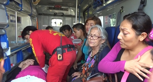 Chofer no vio rompemuelles por hablar por celular y provocó accidente con 8 pasajeros heridos en Nuevo Chimbote