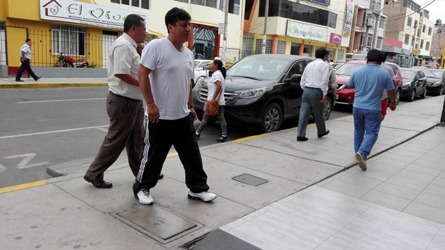 Cuatro funcionarios de la UGEL Santa salvan de morir al chocar vehículo en Pariacoto