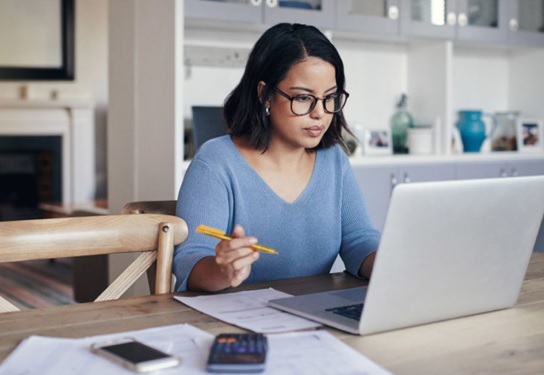 ¿Qué se necesita promover para que las mujeres tengan más oportunidades? 