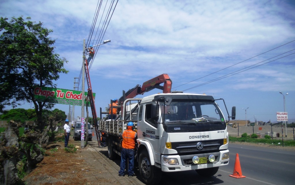 Interrupción de servicio eléctrico en Chimbote se produjo por choque de vehículo