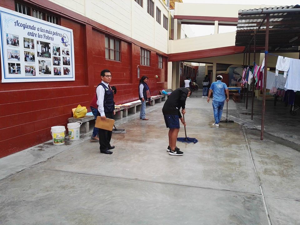 Ocho menores infractores realizan campaña de limpieza en Hogar de la Paz de Chimbote