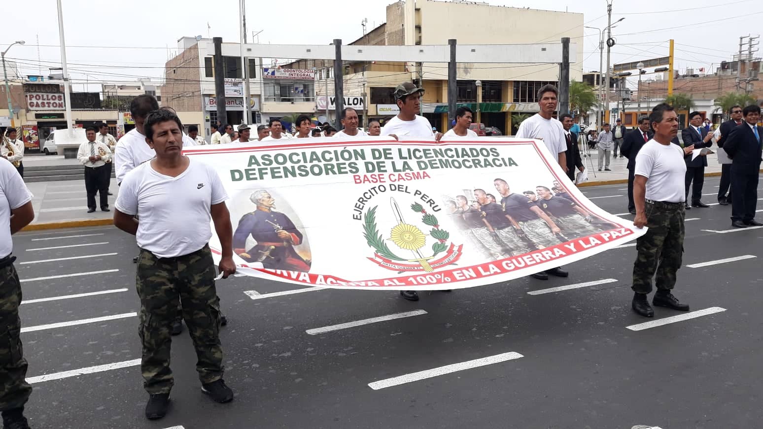 Chimbote: Homenaje a ciudadanos que prestaron servicio militar durante época del terrorismo 