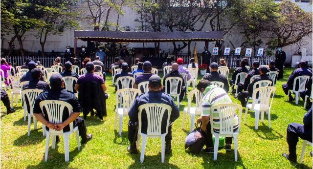 Rinden homenaje póstumo a policías municipales que fallecieron con covid-19 en Chimbote
