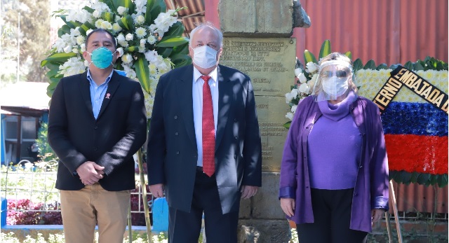 Gobernador de Áncash participa en ceremonia por 50 años del fallecimiento de voluntarios rusos
