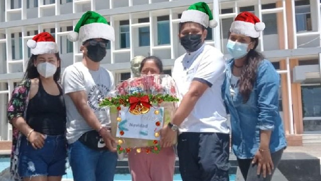 Familiares de pacientes con Covid-19 en UCI reciben canastas navideñas en Nuevo Chimbote