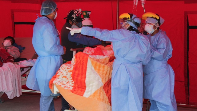 Médicos del Hospital La Caleta de Chimbote se capacitan para el manejo de pacientes Covid-19