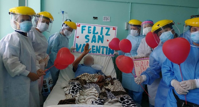 Hospital de Nuevo Chimbote celebra Día de San Valentín con guerreros que batallan contra el virus
