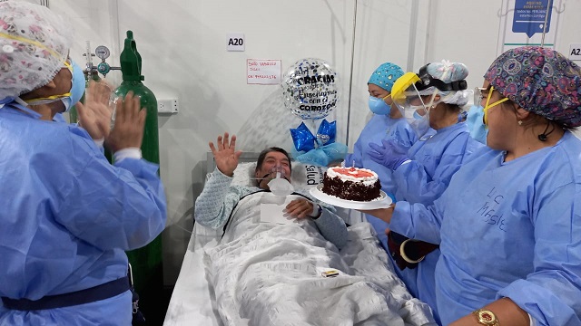 Nuevo Chimbote: enfermeras cantan feliz cumpleaños a papito por su onomástico 69