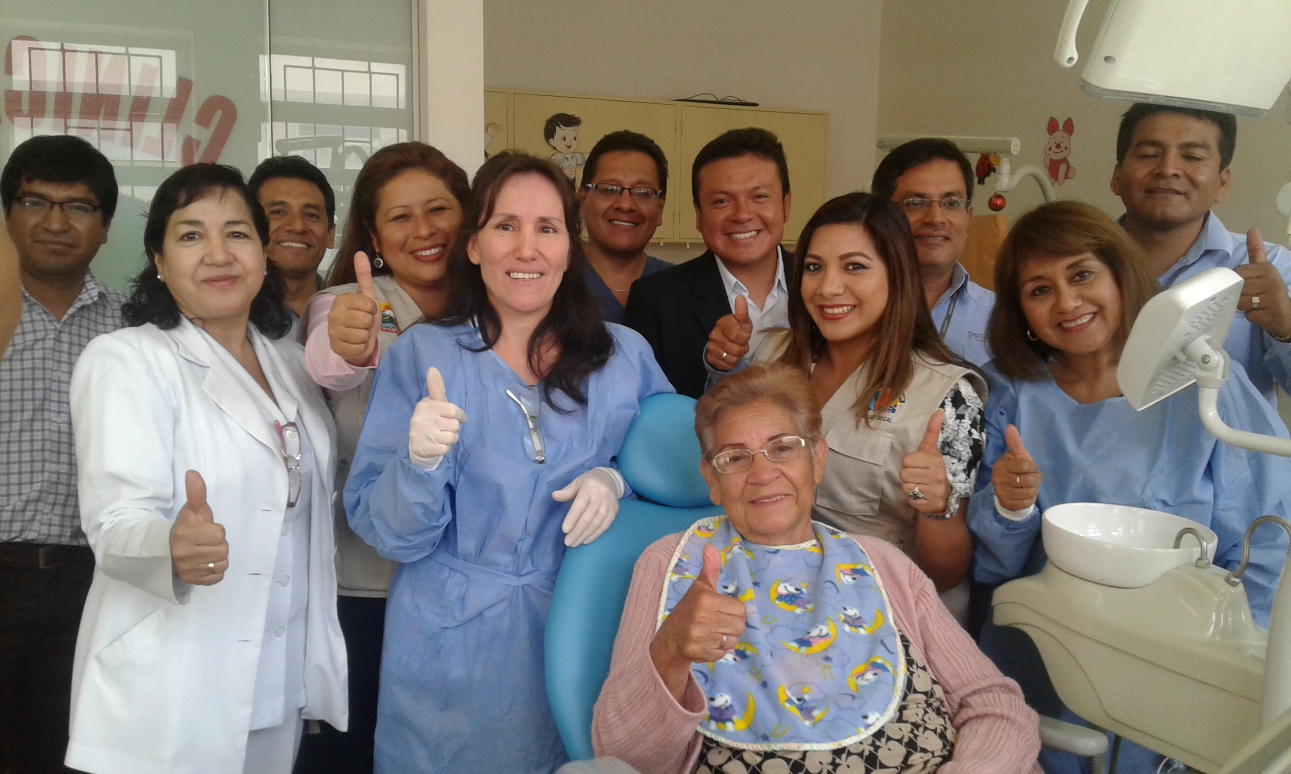 Adultos mayores recibieron prótesis dentales gratuitas en Nuevo Chimbote