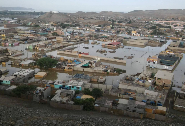 Con 20 motobombas retirarán agua y lodo de calles de Huarmey