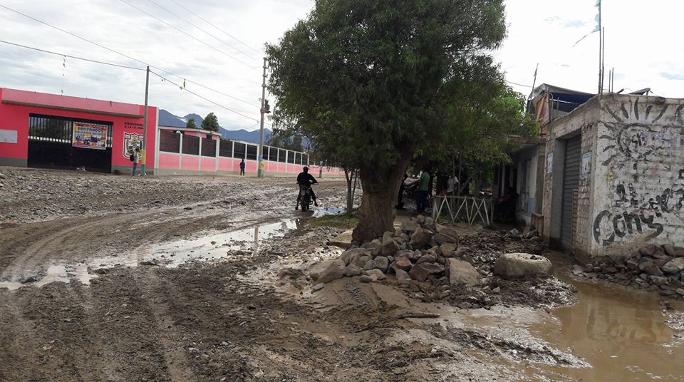 Cascajal Bajo: 800 niños debieron pernoctar en un cerro por temor a huaicos