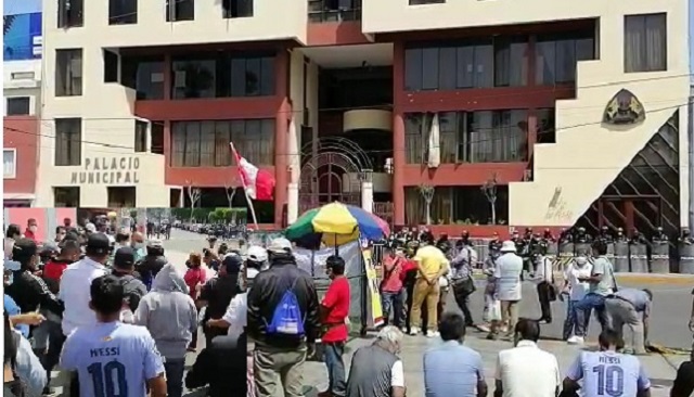 Trabajadores de la Municipalidad Provincial del Santa iniciaron huelga indefinida