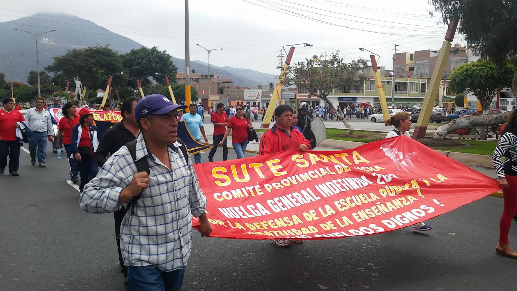 Chimbote: docentes en huelga rechazan que PPK les haya aumentado de sueldo