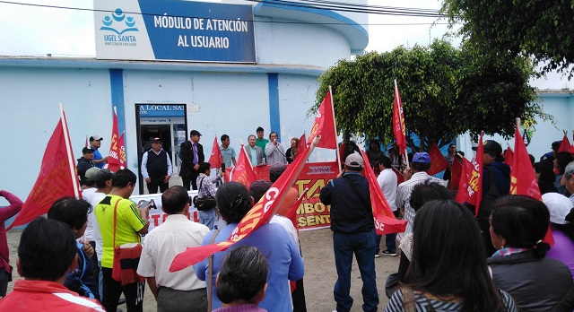 Personal administrativo y de servicios de los colegios de la provincia del Santa acatan huelga nacional