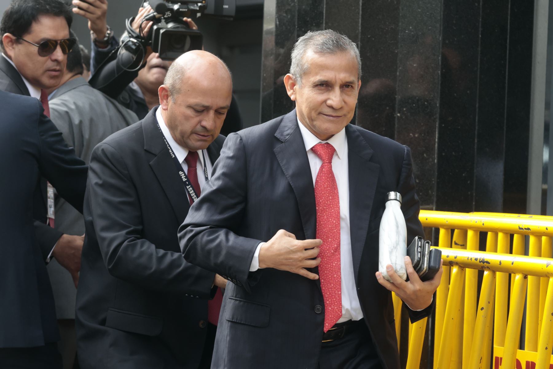 Ollanta Humala afirma que asilo a su esposa e hijo es un acto humanitario