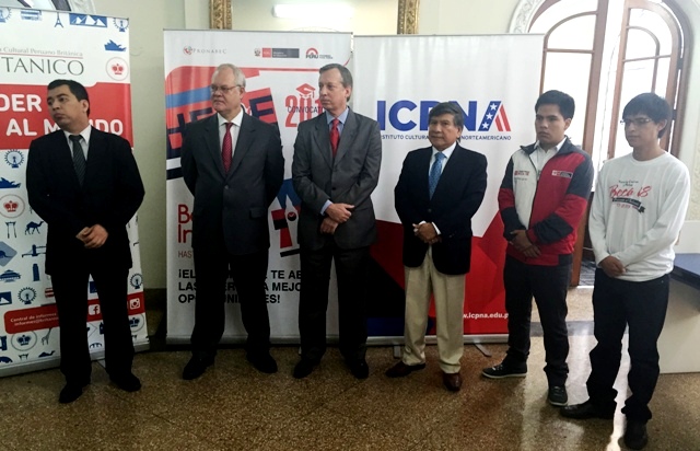ICPNA y Pronabec en convenio ofrecen 1000 becas de estudio de inglés para 2015