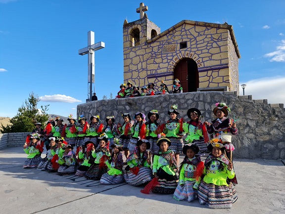 Niños dan concierto navideño en quechua en simultáneo a develación de pesebre en el Vaticano 