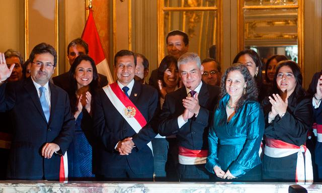 Presidente Humala aceptó renuncia de César Villanueva