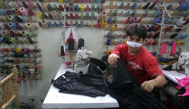 Economistas piden al gobierno elevar el sueldo mínimo vital un 10% más