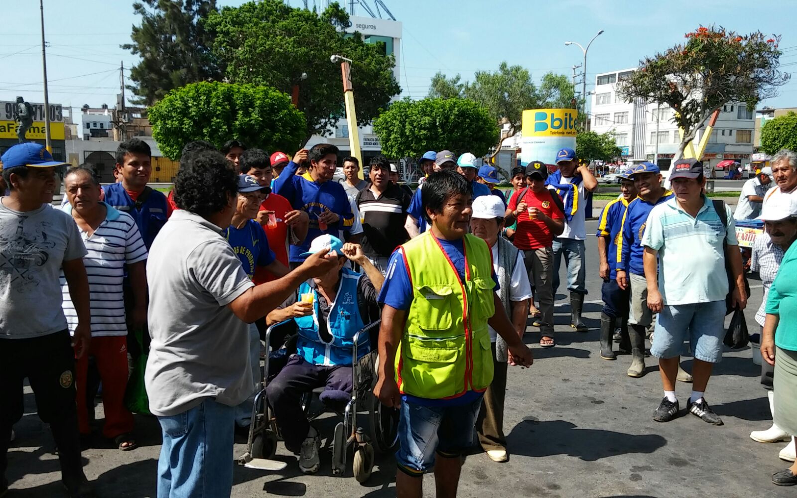 Trabajadores del muelle artesanal protestan exigiendo la salida de su administrador
