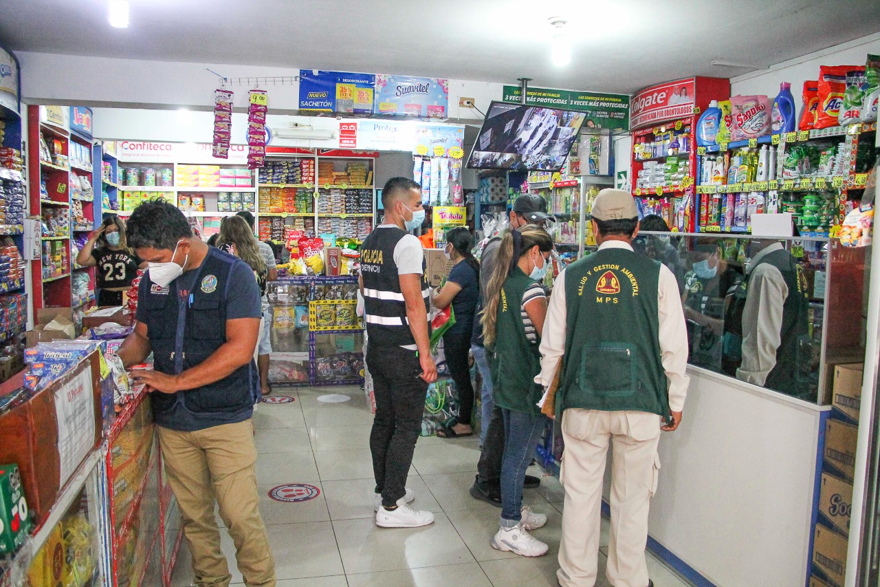 Supervisan venta de panetones en locales comerciales del centro de Chimbote