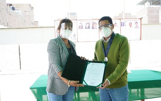 Docente de UCV recibe reconocimiento de la Municipalidad de Nuevo Chimbote