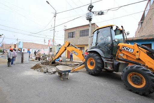 Realizan mantenimiento del dren que cruza el pueblo joven Bolívar Alto 