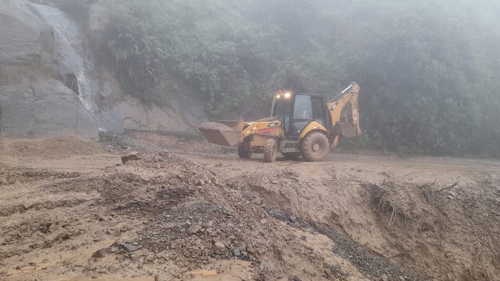 Precipitaciones generan bloqueo de carretera en subcuenca del río Loco en Pamparomás
