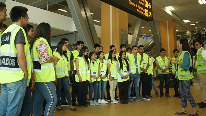 Inician preparación a 45 jóvenes becados por Ositrán en todo el país