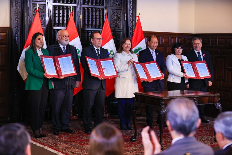 Concretan firma de contrato para construir hospitales de EsSalud en Chimbote y Piura por US$ 400 millones