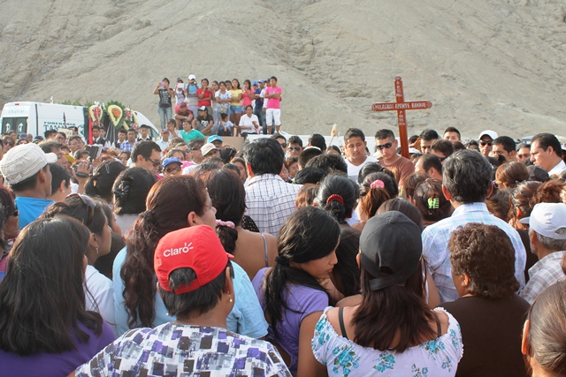 Casma: demandan justicia durante sepelio de abogada asesinada por sicarios