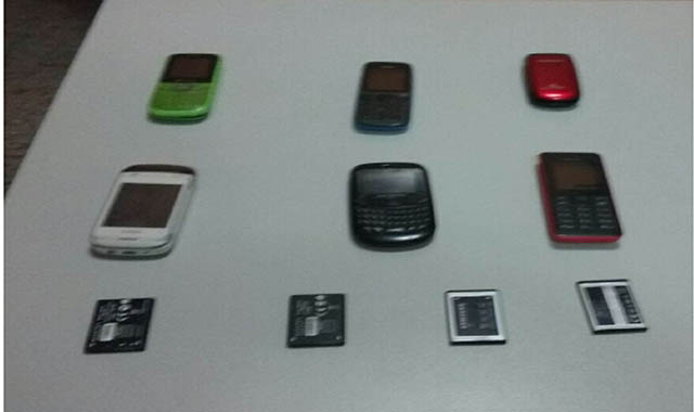 Descubren a 2 reclusas del penal de Cambio Puente con 7 teléfonos celulares