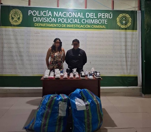 Chimbote: Policía Fiscal decomisa 803 zapatillas falsificadas en comercios del centro de la ciudad