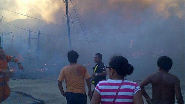  Dos manzanas  de sector “9 de Octubre” destruidas por voraz incendio en Casma